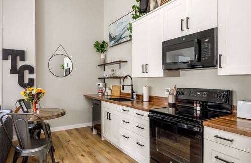 Traverse City Apartamento | Modern & Cozy Studio | Walk to Downtown & Beach