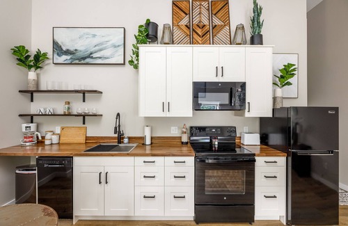 Traverse City Apartamento | Modern & Cozy Studio | Walk to Downtown & Beach