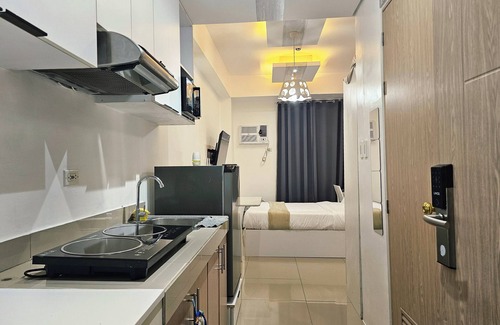 Dasmarinas Condominio | Modern Cozy Studio with Netflix