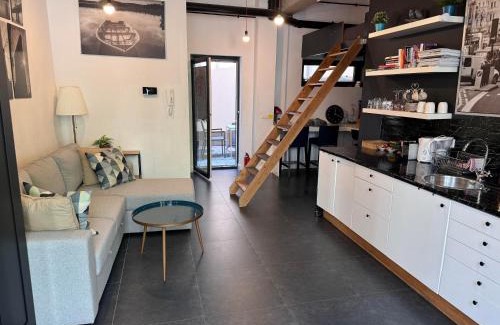 Schipperskwartier Casa | Modern cozy studio with backyard