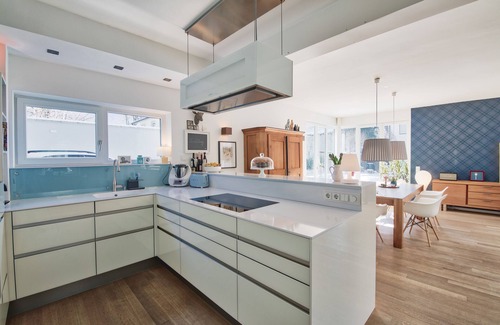 Gartenstadt Trudering Villa | Villa moderna, confortable, con piscina y jardín