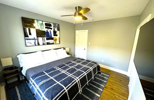 Wilmington Apartamento | Modern Cozy walk up with King Bed