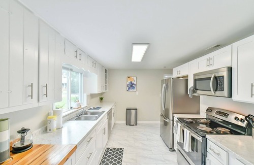 Greensboro Casa | Modern - Cozy - Well Located