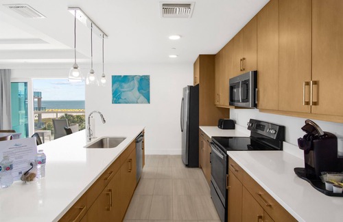 Clearwater Beach Condominio | Modern Design Gulf Facing Condo on the Beach