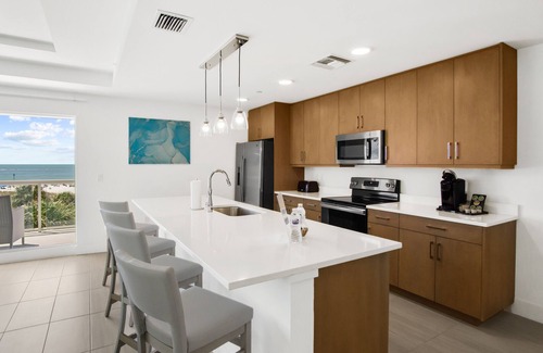 Clearwater Beach Condominio | Modern Design Gulf Facing Condo on the Beach