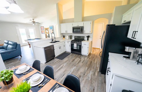 Greenacres Casa | Modern Design - Pool Table - Garage - EV Charging
