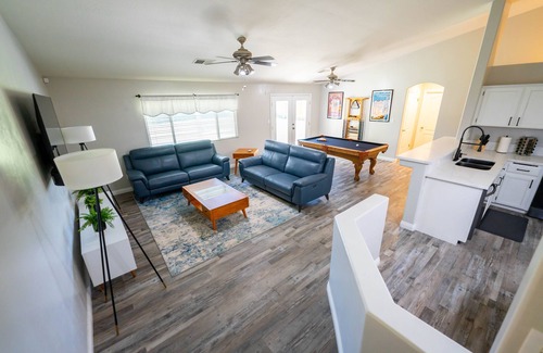 Greenacres Casa | Modern Design - Pool Table - Garage - EV Charging