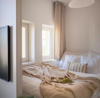 Vinohrady Apartamento | Modern design studio with fast WI-FI & balcony