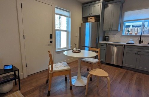 Woodstock Casa | Modern Detached ADU in SE PDX, 2 bedroom, 1.5 bathroom