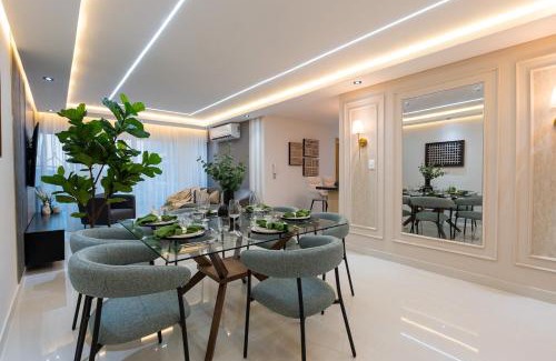 Punal Apartamento | Modern 3BR! 9FL, King Bed! STI with Pool! Fast wifi!