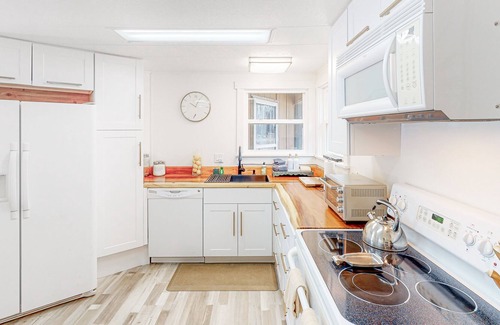 Blue River Cabina | Modern dog-friendly cabin with private deck, foosball, grill, AC, & W/D