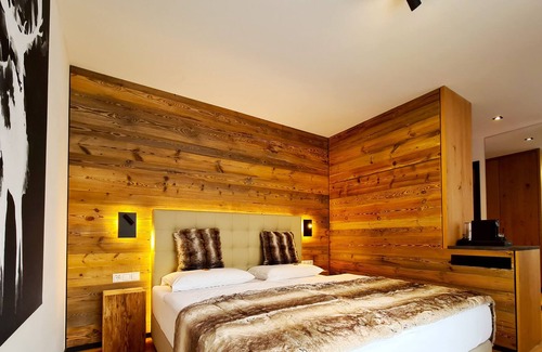 Oberstaufen Apartamento | Modern double room with hotel connection in the center of Oberstaufen