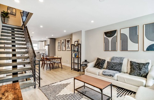 Point Breeze Casa | Modern Downtown 5BD/3BTH + Roof Deck - Sleeps 10