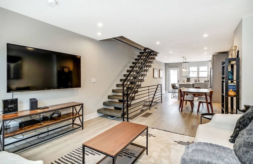 Point Breeze Casa | Modern Downtown 5BD/3BTH + Roof Deck - Sleeps 10