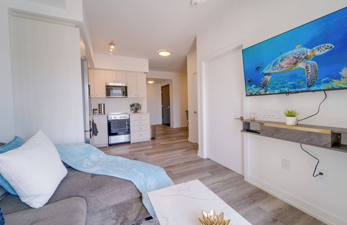 Kitchener Condominio | Modern Downtown Condo w/Gym