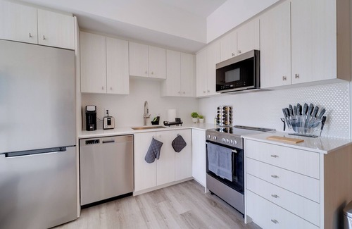 Kitchener Condominio | Modern Downtown Condo w/Gym