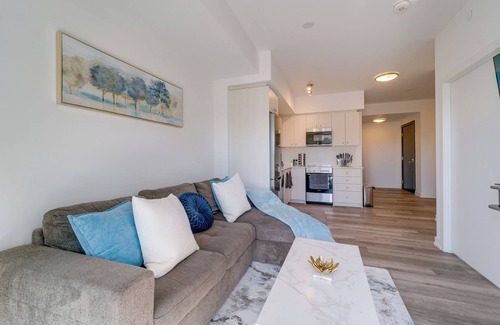 Kitchener Condominio | Modern Downtown Condo w/Gym