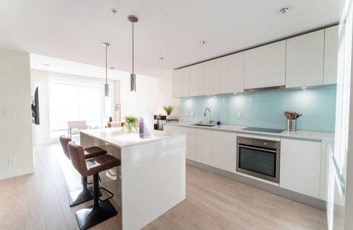 Victoria Park Condominio | Modern Downtown Condo in Calgary's Tallest Residential Bldg! - Free Parking - AC