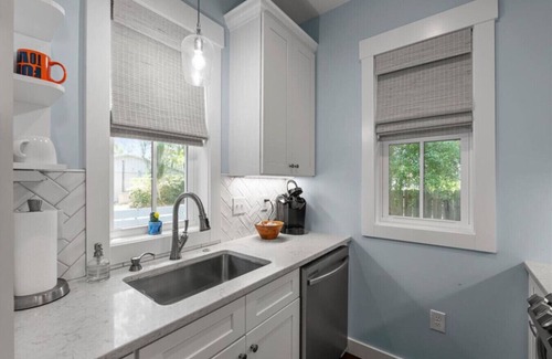 Uptown Cabaña | Modern Downtown Cottage