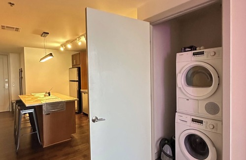 Downtown Dallas Apartamento | Modern Downtown High-Rise: Stunning Views + Steps from Hotspots