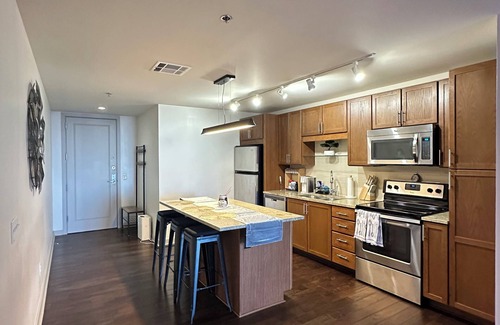 Downtown Dallas Apartamento | Modern Downtown High-Rise: Stunning Views + Steps from Hotspots