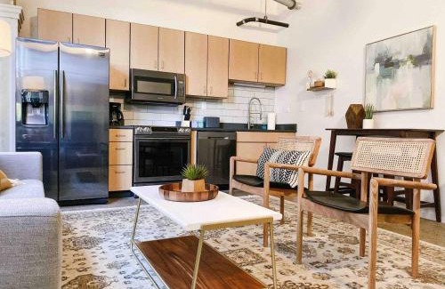 Old City Apartamento | Modern Downtown Loft on Gay St