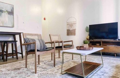Old City Apartamento | Modern Downtown Loft on Gay St