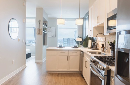 The Gulch Apartamento | Modern Downtown Nashville Studio – Free Parking, In-unit WD, WiFi with Views!