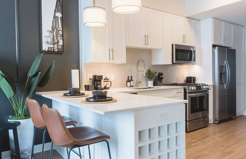 The Gulch Apartamento | Modern Downtown Nashville Studio – Free Parking, In-unit WD, WiFi with Views!