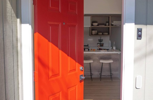 Sonoma Condominio | Modern Downtown Sonoma Condo with deck and pool. 30-day minimum stay required.