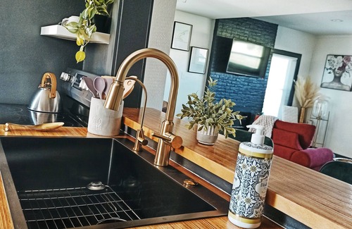 Wetmore Casa | Maison Modernè: Unit B