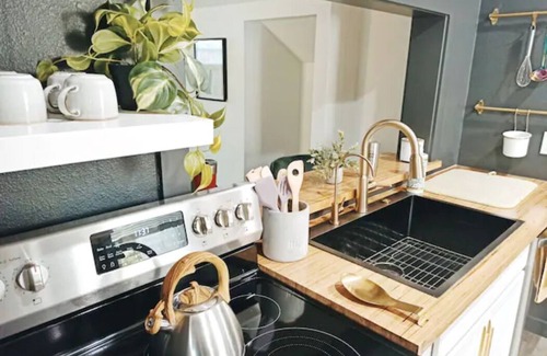 Wetmore Casa | Maison Modernè: Unit B