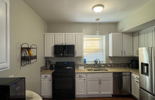 Woodlawn Condominio | Modern Duplex-Obama & University Chicago Area 3BR, 2.5Bath. Enjoy entire unit.