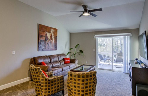 Waldron Casa | Modern Duplex w/King Bed Close to KCI/Zona Rosa ✈ϟFiber