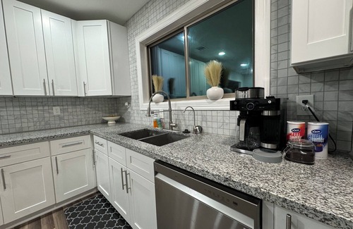 Greater East End Apartamento | Modern EADO Retreat[KingBed[Office[Private]