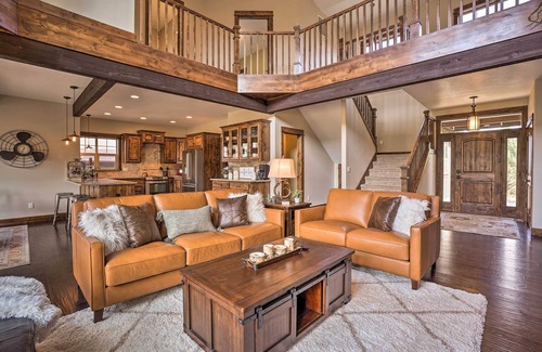 Redmond Casa | NUEVO- Eagle Crest Home w / 2 Decks, chimenea y barbacoa