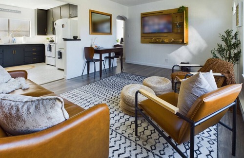 Corvallis Casa | 🌿 Modern Earthy Bungalow | KING Beds A/C Pet-Friendly Fenced Yard