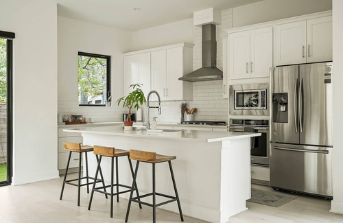 Chestnut Casa | Modern Home in East Austin | Private Pool | BBQ