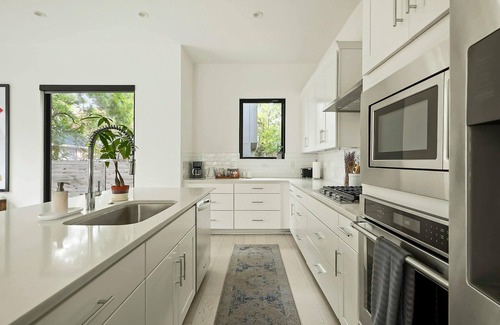 Chestnut Casa | Modern Home in East Austin | Private Pool | BBQ