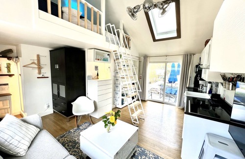 Provincetown Condominio | Modern East End Loft - Private Beach, In-Ground Pool Access, & Hot Tub!