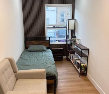 Bow Casa | Modern East London Apartment with Private Studio & Guest Rooms-Near Bow, Victoria Park