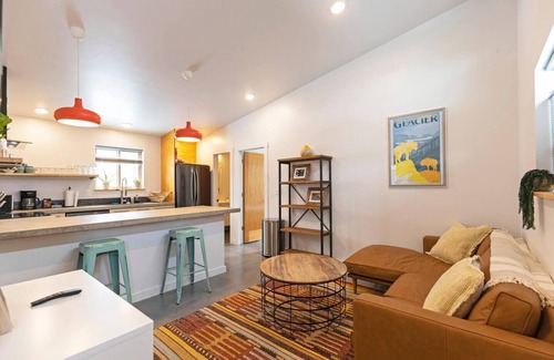 Lower Rattlesnake Casa | Modern, Eco-Friendly Home - Walking distance to Downtown Missoula & St. Pats Hospital
