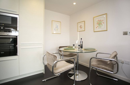Islington Apartamento | Modern Edwardian, by Veeve