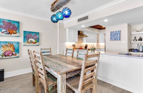 Wrightsville Beach Condominio | Modern Elegance Meets Coastal Escape: Explore Newly Updated 2 BR Penthouse Condo