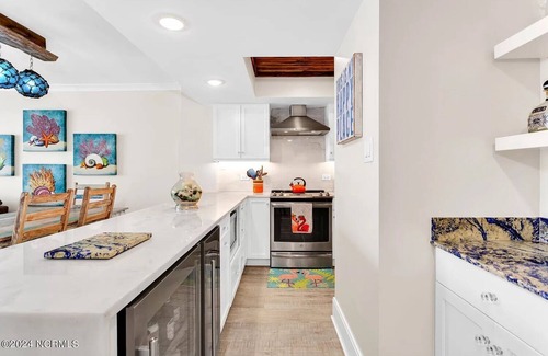 Wrightsville Beach Condominio | Modern Elegance Meets Coastal Escape: Explore Newly Updated 2 BR Penthouse Condo