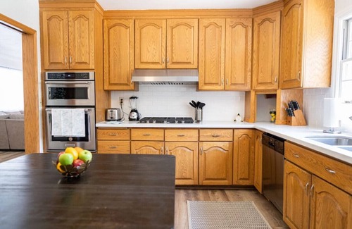 Burbank Casa | ¡ESPACIOSA, HERMOSA CASA DE 3 DORMITORIOS CON PISCINA!