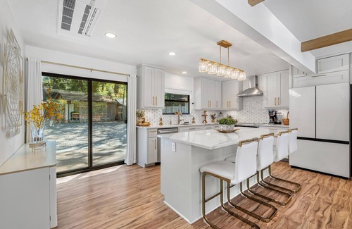Redway Casa | Modern elegance in the redwoods, steps from the magnificent river beach