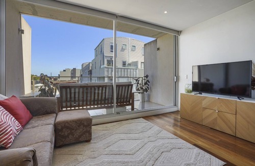 St. Kilda East Apartamento | Modern Elegance Meets Urban Style in St Kilda