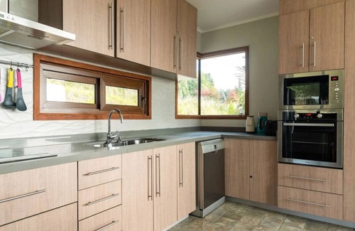 Villarrica Casa | Modern, Elegant Retreat with stunning Panoramic Views of Lake Villarrica!