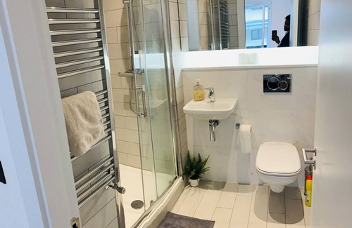 North Wall Apartamento | Modern En-suite bedroom located in the heart of Dublin city centre